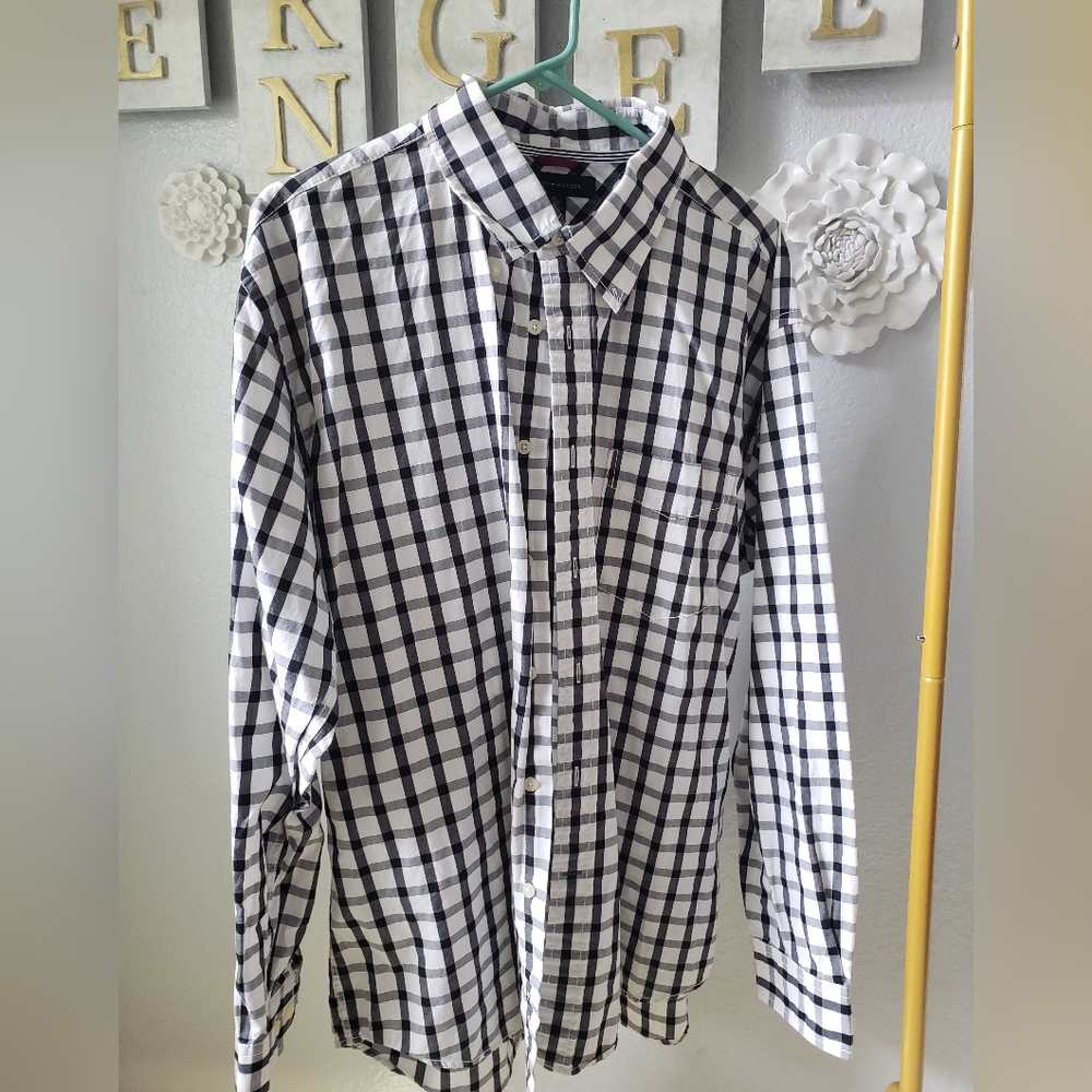 Tommy Hilfiger button down long sleeved shirt size extra large